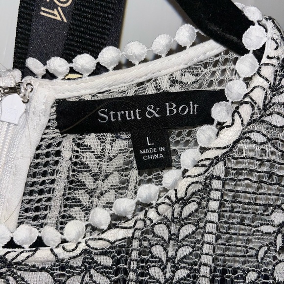 White and gray dress size large fits more like s/m worn maybe once or twice - Picture 2 of 2